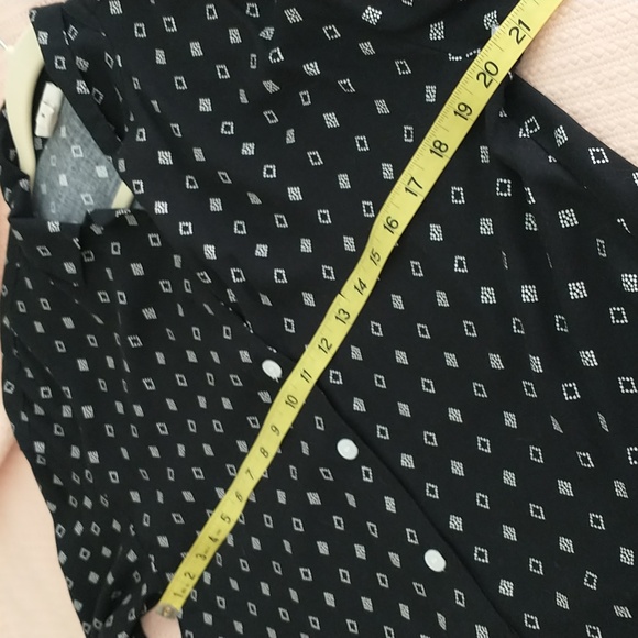 ANA long sleeve blouse, button front and cuffs. Size M. Worn once, 100%rayon - Picture 9 of 9